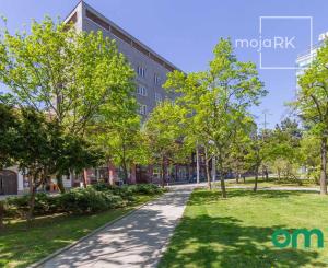 KOLLÁROVO NÁMESTIE-priestory 151 m2,MOŽNOSŤ ROZDELENIA.