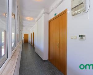 KOLLÁROVO NÁMESTIE-priestory 151 m2,MOŽNOSŤ ROZDELENIA.