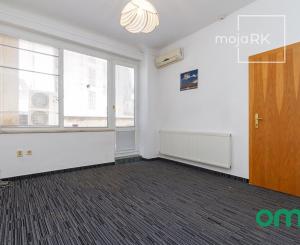 KOLLÁROVO NÁMESTIE-priestory 151 m2,MOŽNOSŤ ROZDELENIA.