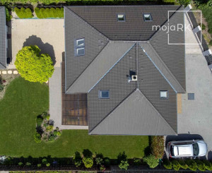 Výmerou nadštandardný rodinný dom, udržiavaná záhrada