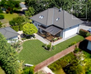 Výmerou nadštandardný rodinný dom, udržiavaná záhrada