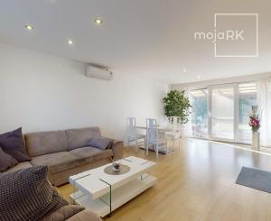 Výmerou nadštandardný rodinný dom, udržiavaná záhrada