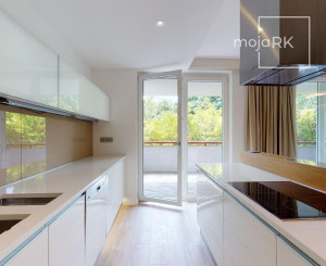 PRENAJATÉ: HRADNÝ VRCH, ul. Drotárska - 4 izb. byt 122m2 + logia 14m2 + parking.