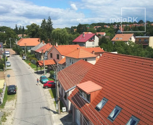 PREDANÉ -V blízkosti Stupavského parku 7 izbový rodinný dom, pozemok 634 m2, 3 garáž. STUPAVA