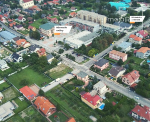 PREDANÉ -rod.dom s pozemkom 908 m2,bazénom,altánkom,3 x garáž v tesnej blízkosti ZŠ, MŠ a námestia v ZB.