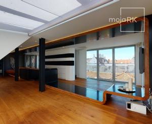 PREDANÉ - mezonetový byt 129,70 m2  s balkónom v historickom centre BA - STARÉ MESTO.