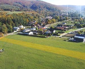 PREDANÉ - Predaj stavebného pozemku 3888 m2 v tichej a pokojnej časti Borinky.