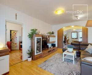 PREDANÉ -Slnečný 3 izbový byt s loggiou, pivnicou, parkingom - ul. PÚPAVOVÁ,  BA IV - KARLOVA VES