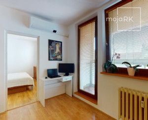 PREDANÉ -Slnečný 3 izbový byt s loggiou, pivnicou, parkingom - ul. PÚPAVOVÁ,  BA IV - KARLOVA VES