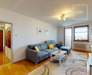 PREDANÉ - Priestranný 3 izbový byt 87 m2 s dvoma zasklenými loggiami, klimatizovaný - NÁMESTIE HRANIČIAROV.