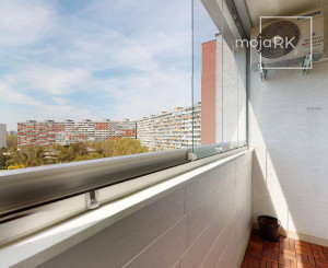 PREDANÉ - Priestranný 3 izbový byt 87 m2 s dvoma zasklenými loggiami, klimatizovaný - NÁMESTIE HRANIČIAROV.