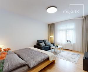 UL.DUNAJSKÁ-byt 48m2,kompl.zariadený,klimatizácia,vys.stropy.