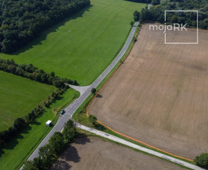 Predaj - rovinatý pozemok, pravidelný tvar 44 773 m2 na Záhori, obec Plavecký Mikuláš.