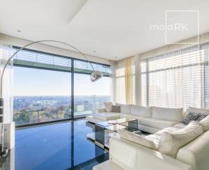 Exkluzívna vila v TOP lokalite KOLIBA - VINOHRADY s panoramatickým výhľadom.