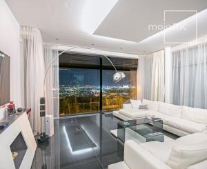 Exkluzívna vila v TOP lokalite KOLIBA - VINOHRADY s panoramatickým výhľadom.