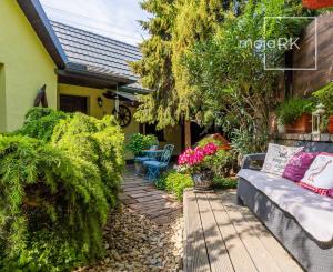 Prenajaté: rod.dom v tesnej BLÍZKOSTI LESA,NÁMESTIA a PÚTNICKÉHO AREÁLU