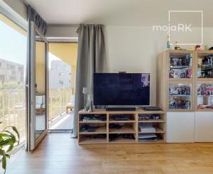 PRENAJATÉ-Kompletne zariadený, nový 2 izb. byt 62 m2, loggia, pivnica, parking garáž - NOVOSTAVBA BORY