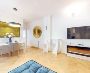 PRENAJATÉ - ÚPLNE NOVÝ, elegantný 3 izb.byt 90 m2 KOMPLETNE ZARIADENÝ,loggia,parking,STARÉ MESTO - ul. DUNAJSKÁ.