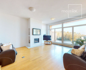 PREDANÉ- 5 izb.rodinný dom v TOP lokalite KOLIBA s panoramatickým výhľadom na mesto a zeleň, sauna,krb,garáž.