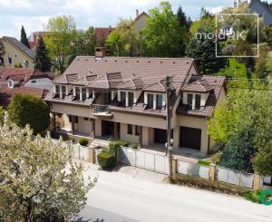 PREDANÉ-6 izb.rodinný dom,POZEMOK 1112 m2, v tesnej blízkosti lesa.