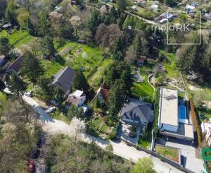 PREDANÉ -rodinný dom priamo pod lesom na pozemku 1638 m2 s potôčikom, tichá lokalita obklopená prírodou.