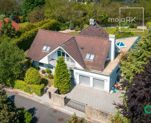 Predané, r.d., pozemok 1540 m2 s bazénom, záhradným jazierkom, altánkom - STRMÝ VŔŠOK.