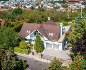 Predané, r.d., pozemok 1540 m2 s bazénom, záhradným jazierkom, altánkom - STRMÝ VŔŠOK.