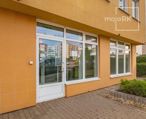 PRENAJATÉ - Komerčný priestor 128 m2, ul.HANY MELÍČKOVEJ s mnohofunkčným využitím.