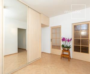 PREDANÉ -VILOVÁ ul.82 m2-3 izb.byt v TOP časti Petržalky.