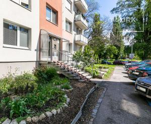 PREDANÉ -VILOVÁ ul.82 m2-3 izb.byt v TOP časti Petržalky.