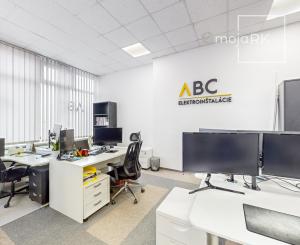 Obchodné priestory so skladmi, nakladaciou rampa, Petržálka