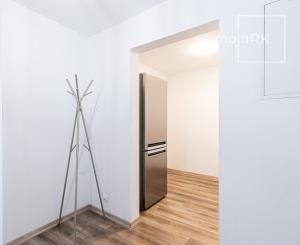 PREDANÉ - NOVOSTAVBA 2 izb. byt 64,4m2- loggia,parking.