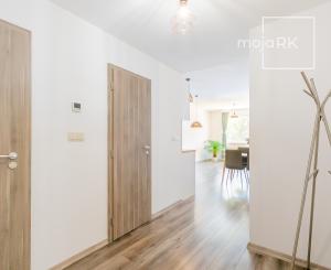 PREDANÉ - NOVOSTAVBA 2 izb. byt 64,4m2- loggia,parking.