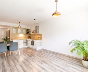 PREDANÉ - NOVOSTAVBA 2 izb. byt 64,4m2- loggia,parking.