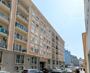 PREDANÉ: Ul.HOLLÉHO-2 izb. byt s klimatizáciou,pivnicou.