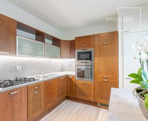 Zariadený, zrekonštruovaný 4 izb.byt 79 m2, balkón, pivnica.