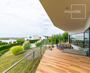 Výnimočná vila ZÁHORSKÉ SADY s bazénom, pozemok 1157 m2.