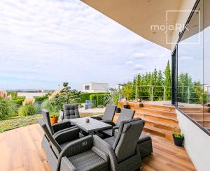 Výnimočná vila ZÁHORSKÉ SADY s bazénom, pozemok 1157 m2.