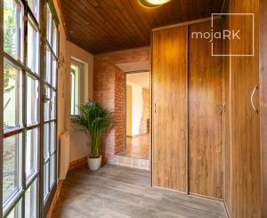 Prenajaté: rod.dom v tesnej BLÍZKOSTI LESA,NÁMESTIA a PÚTNICKÉHO AREÁLU