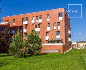 4 izb.byt 98 m2+terasa,2 kúpeľne,2xparking,2 murované pivnice