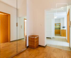 4 izb.byt 98 m2+terasa,2 kúpeľne,2xparking,2 murované pivnice