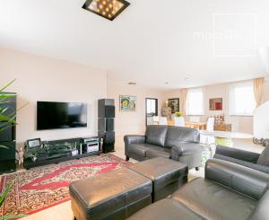 PRAKTICKÝ 5izb-rod.dom s bazénom v obľúbenej časti Malaciek.