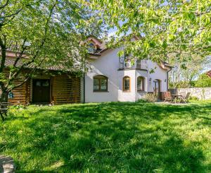 PREDANÉ-rod.dom s krásnym pozemkom v TOP tichej lokalite.