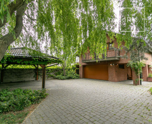 PREDANÉ - 6 izb.rodinný dom s bazénom, TOP záhradou-ZB.