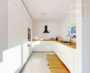 Na predaj priestranný 4-izbový dom v  Stupave