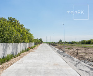 Pozemoky v novo dokončenej lokalite, Štvrtok na ostrove