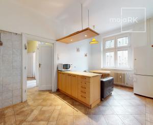 Veľký 3,5-izbový byt pri parku na Kmeťovom námestí, BA I