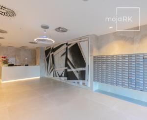 Úplne NOVÝ zariadený 3 izb.byt METROPOLIS + parking, pivnica.