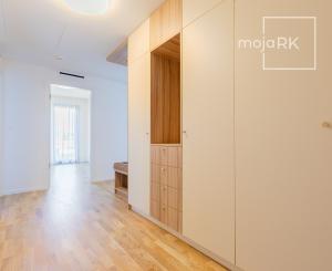 Úplne NOVÝ zariadený 3 izb.byt METROPOLIS + parking, pivnica.