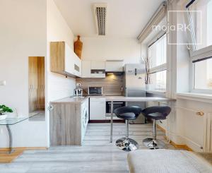 Predaj - moderne zariadená garzónka – Stará Vajnorská BA III